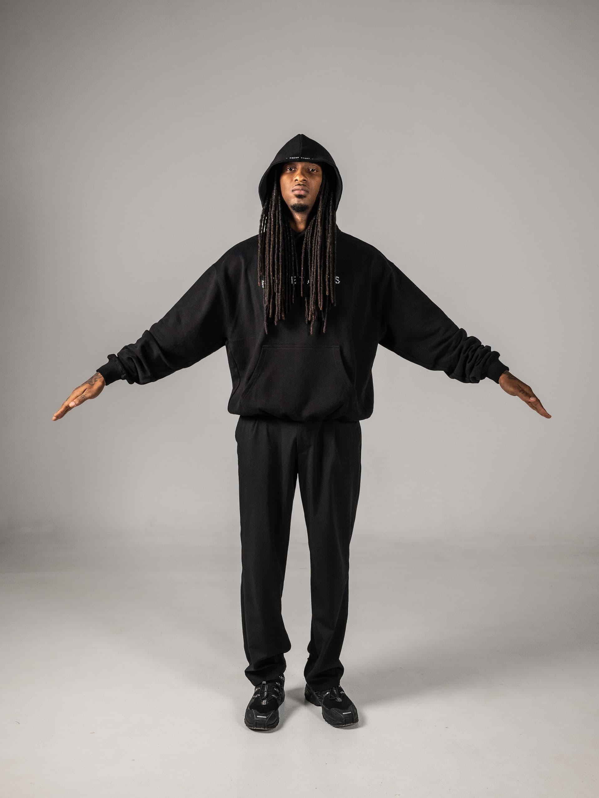 Hoodie Noir — lookbook 01