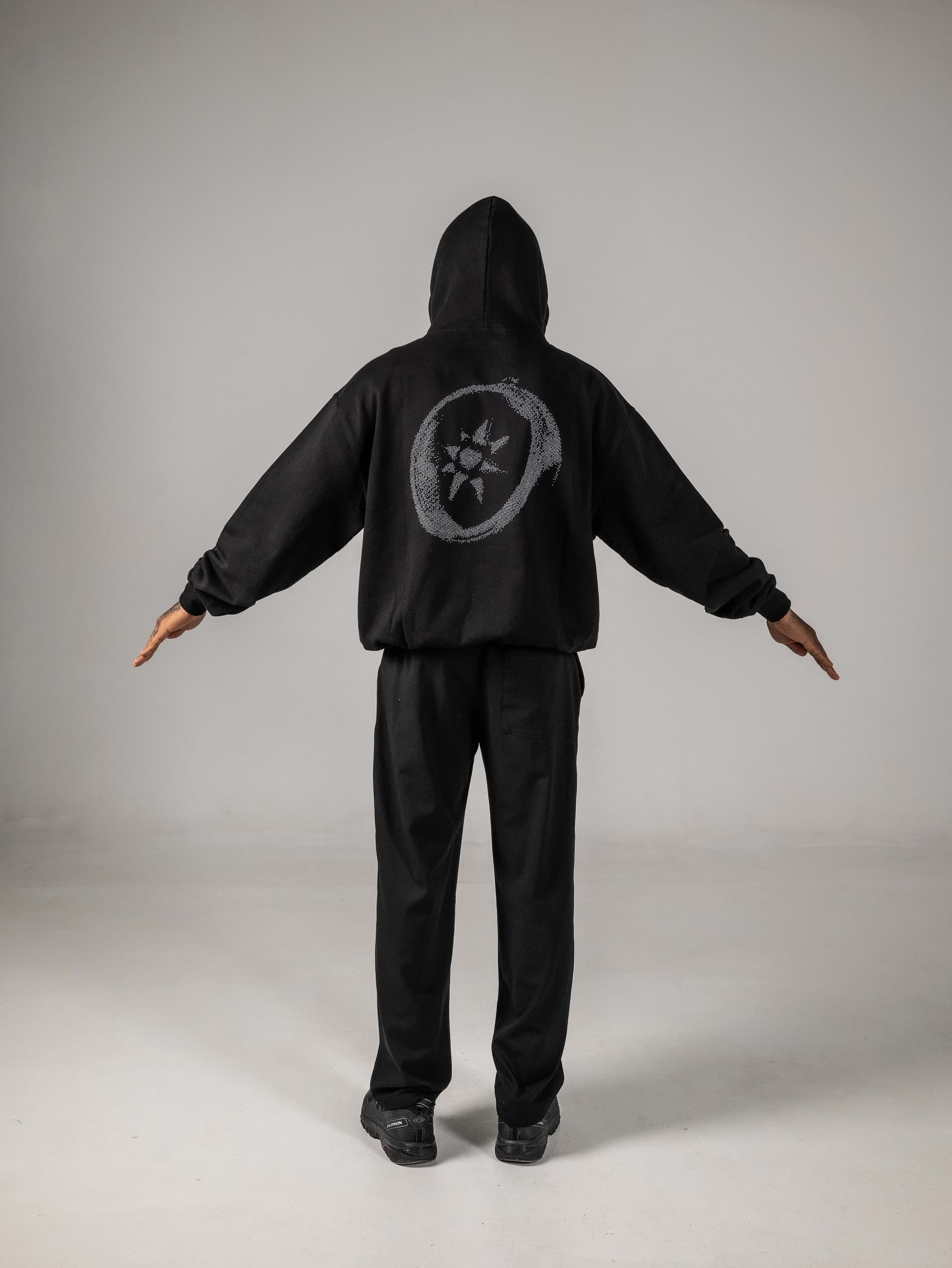 Hoodie Noir — lookbook 02